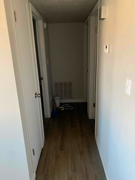 Building Photo - 194 S 200 W