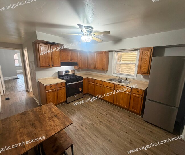 Building Photo - 4856 Magoun Ave