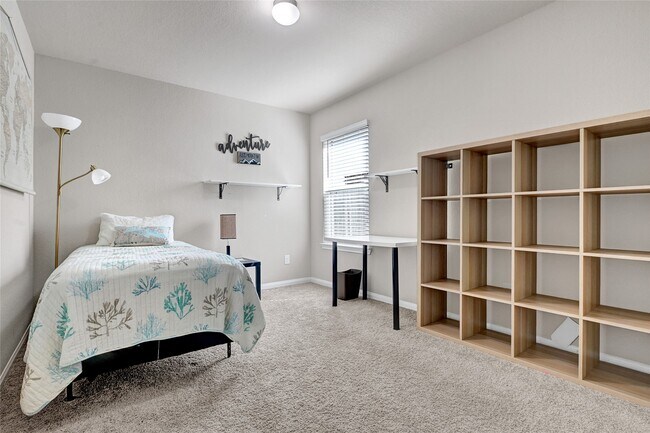 Building Photo - 1329 Mount Blanc Path