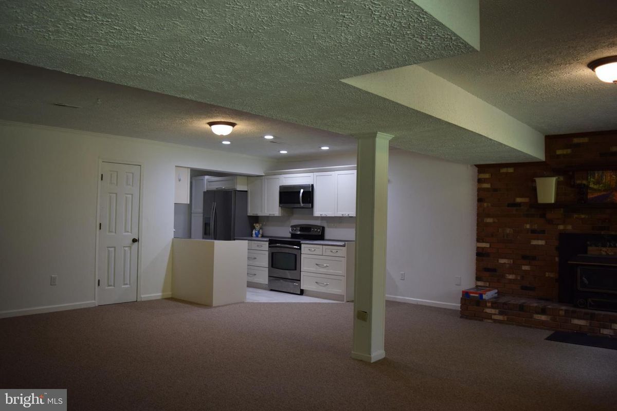 Building Photo - 7023 Kelly Rd