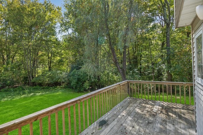 Building Photo - 531 NY-211