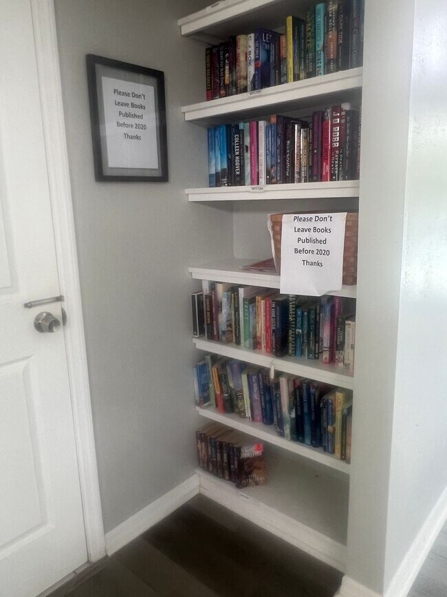 Building Photo - Fabulous Newly Available Rental-$2200/Annual; $4200/Seasonal