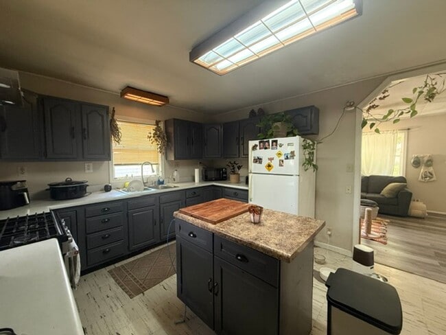 Building Photo - Inviting 2 Bed, 1 Bath Home in Peaceful Urbana Neighborhood