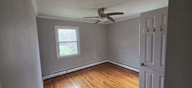 Building Photo - Single Family Home in Trumbull for Rent