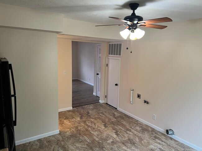 Building Photo - 405 W Collinsville Rd