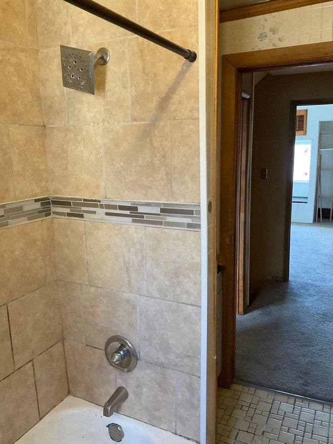 Building Photo - Charming 3-Bedroom 1 bath rental home in H...