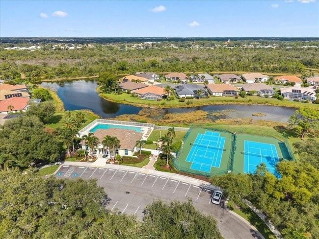 Building Photo - 700 Silk Oak Dr