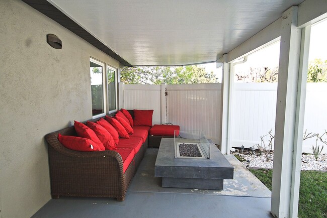 Building Photo - Mid-Century Modern Masterpiece!  South of the BLVD. Minutes to Westside, Mulholland, 405. Roscoma...