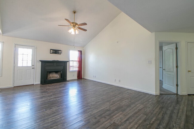 Building Photo - 1325 Meredith Way