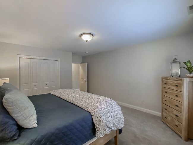 Building Photo - Warm and Luxurious 4 bedroom Executive Estate