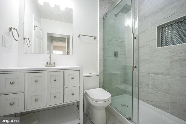 Building Photo - 8665 Center Rd