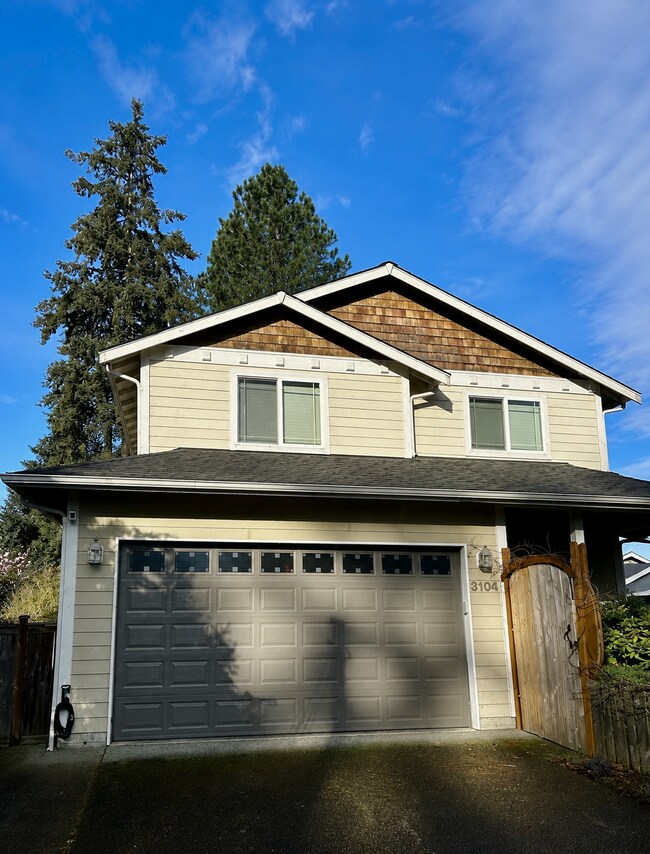 Building Photo - 3104 Sunset Dr W