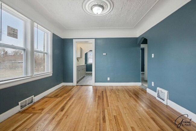Building Photo - 4 bedroom $1300
