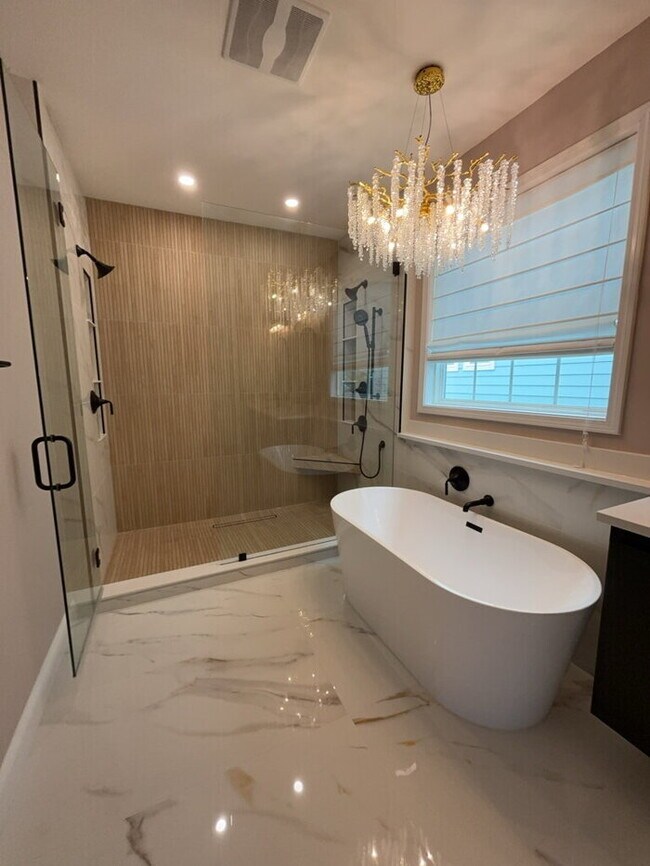 Building Photo - 373 Whispering Breeze Ln