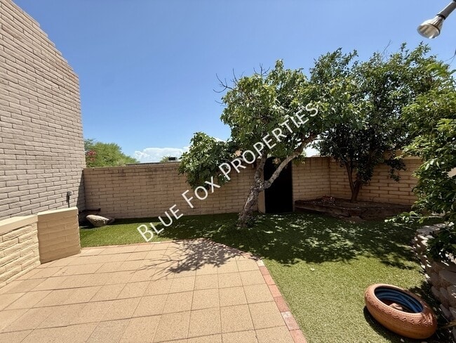Building Photo - 4635 E Camino Rosa