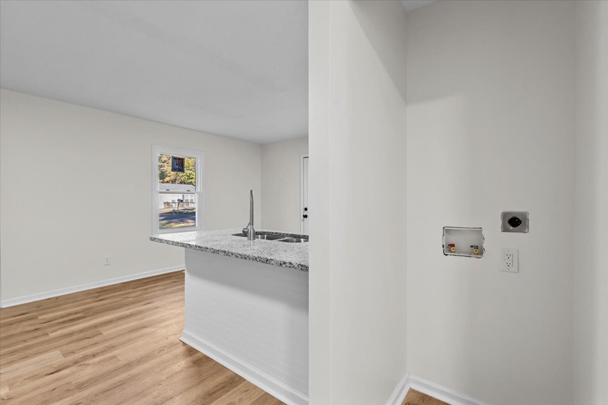 Building Photo - 718 Miles St