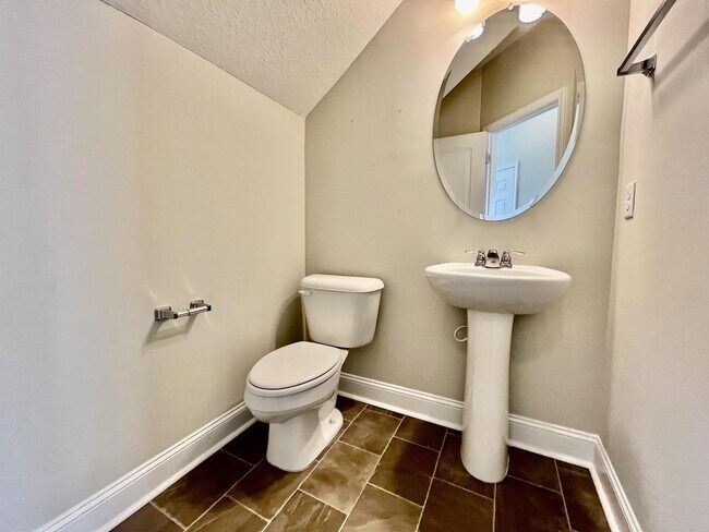 Building Photo - 759 Fairview Cir