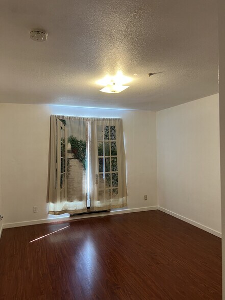 Bedroom 2 - 2901 MacArthur Blvd