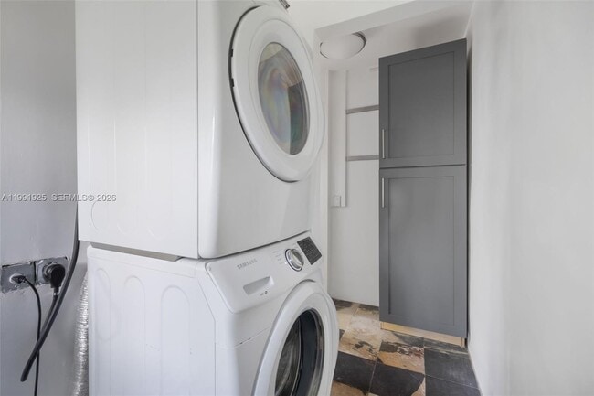 Building Photo - 438 Mendoza Ave