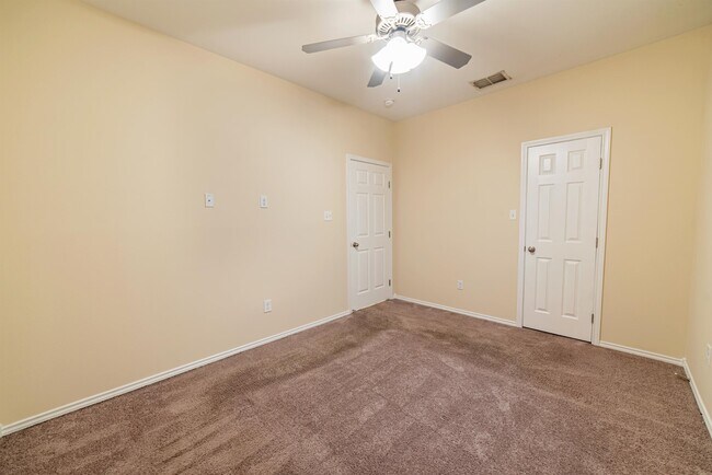 Building Photo - 3305 Charolais Dr