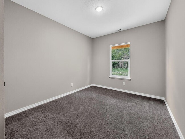 Building Photo - 595 Bailiwick Dr