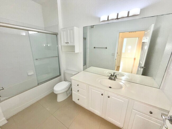 Building Photo - Orlando - 2 Bedroom, 2 Bathroom -  $1,750.00