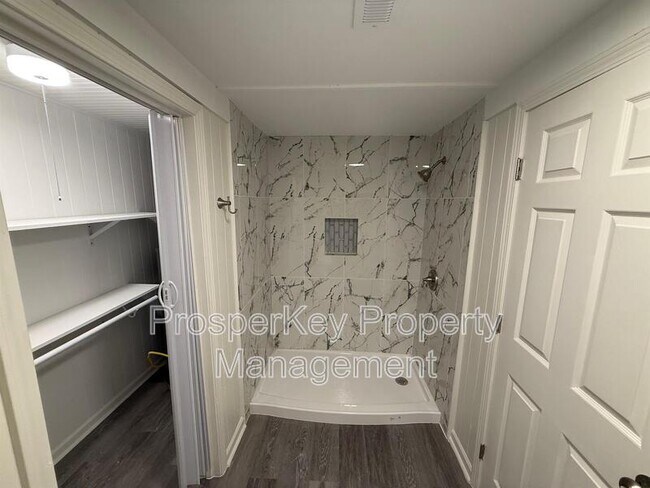 Building Photo - 828 Pamela Dr