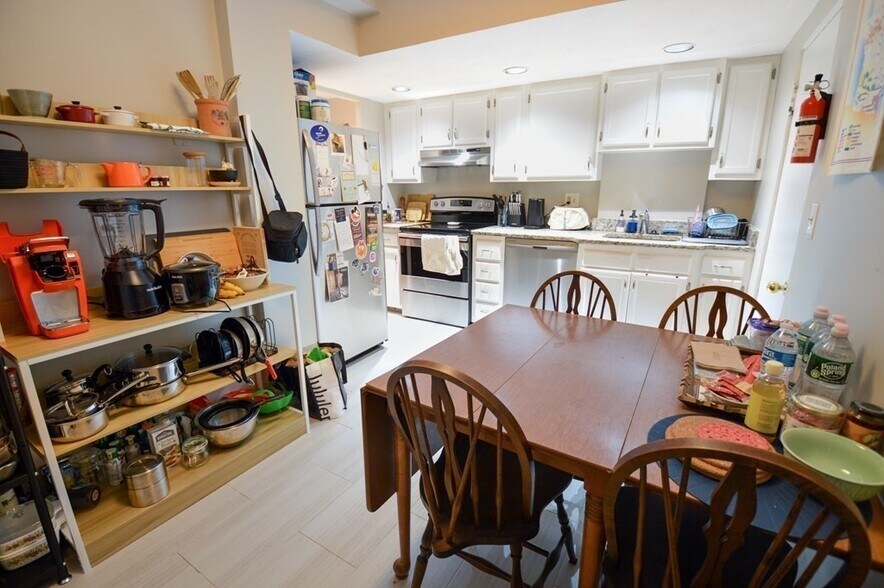 Building Photo - 22 Sutherland Rd