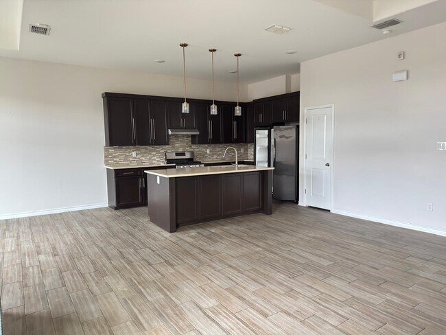 Building Photo - 6002 Amir Dr