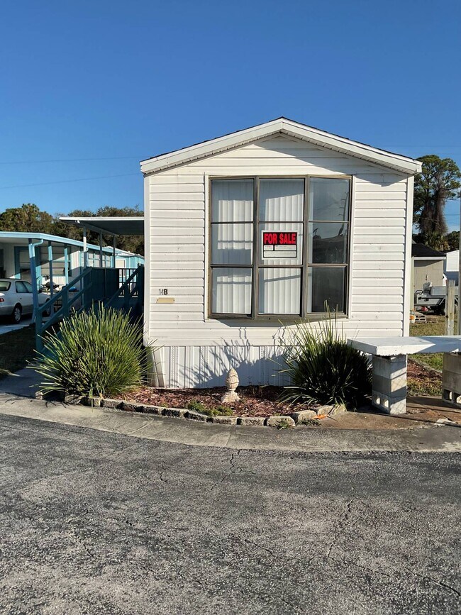 Building Photo - 2450 S Ridgewood Ave