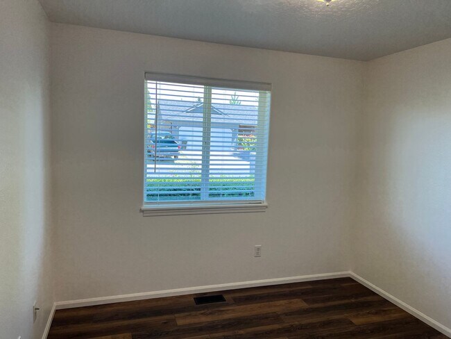 Building Photo - Newly updated 3-bedroom, 2-bathroom duplex with a garage!  $500 OFF YOUR FIRST MONTH'S RENT!