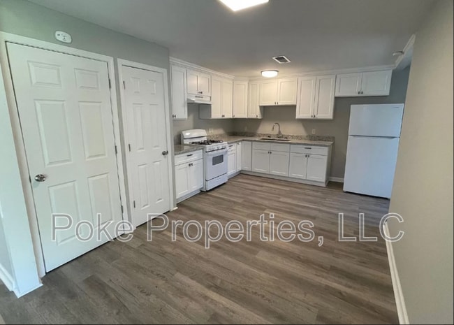 Building Photo - 1609 Clover Dr