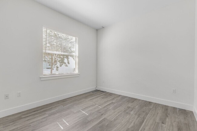 Building Photo - ** SEAHORSE AT CAMBRIA ** 3 BED + DEN - 3....