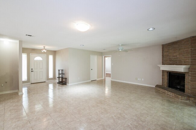 Building Photo - 19406 Enchantington Cir