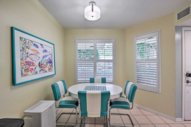 Building Photo - 320 Horse Creek Dr