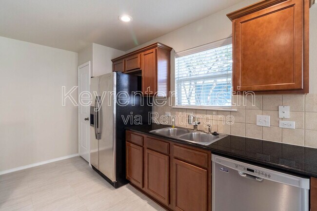 Building Photo - 1704 Sand Hills Dr