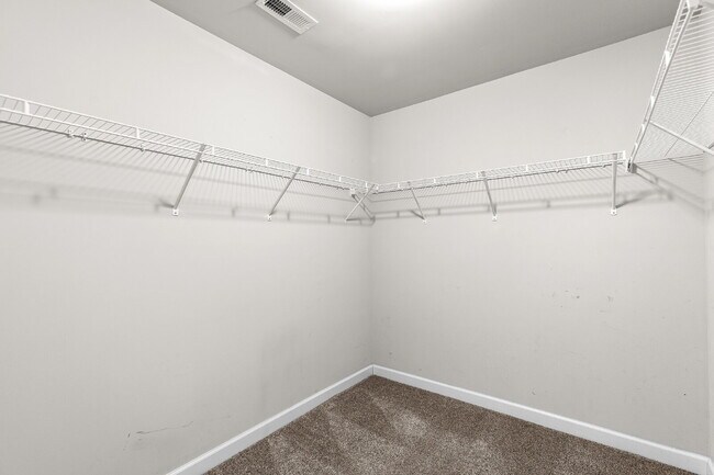 Building Photo - Charming 3- Bedroom home in Bradford Estates!