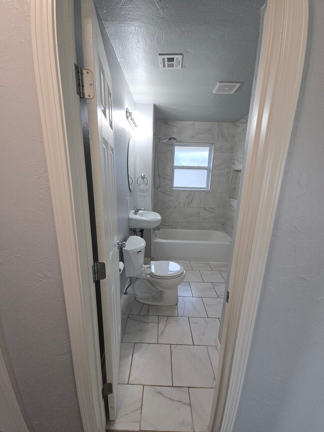 Main Bathroom - 1500 Regency Blvd