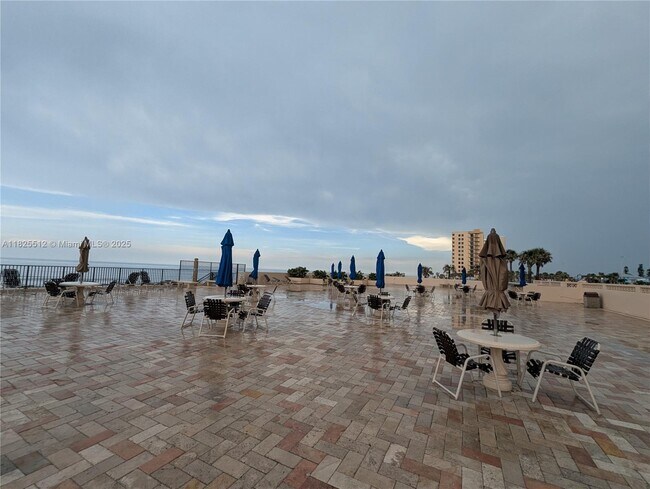 Building Photo - 3051 S Atlantic Ave