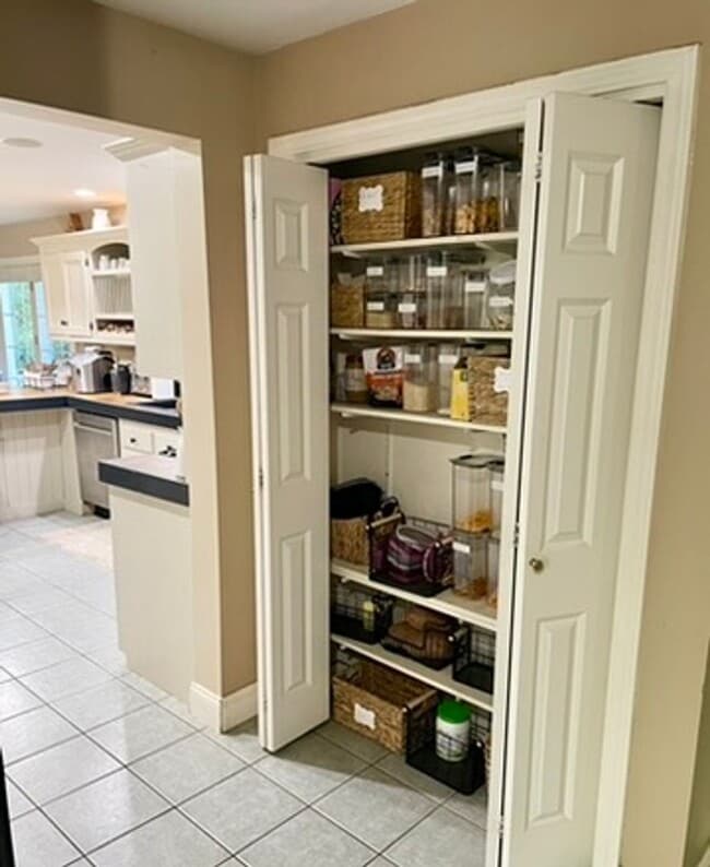 Building Photo - Sublet available now to May. Stunning 5 bedroom Falmouth Home