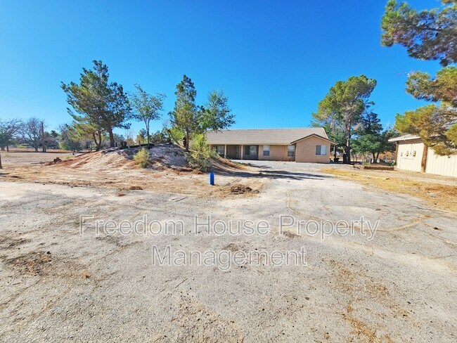 Building Photo - 3120 E Easy St