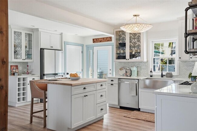 Building Photo - 759 Lantana Ave