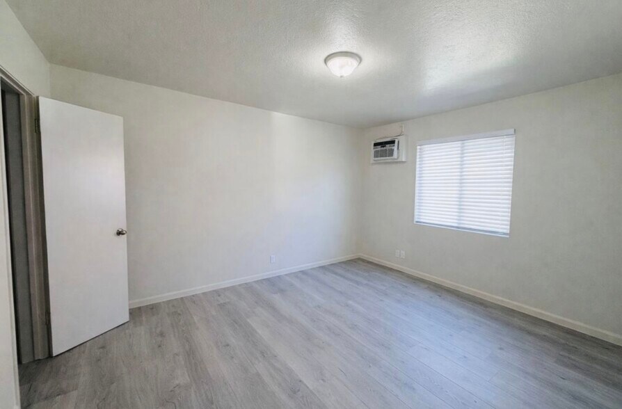 Building Photo - 15247 Acre St