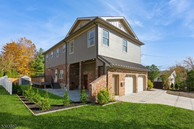 Building Photo - 8 Gregory Rd