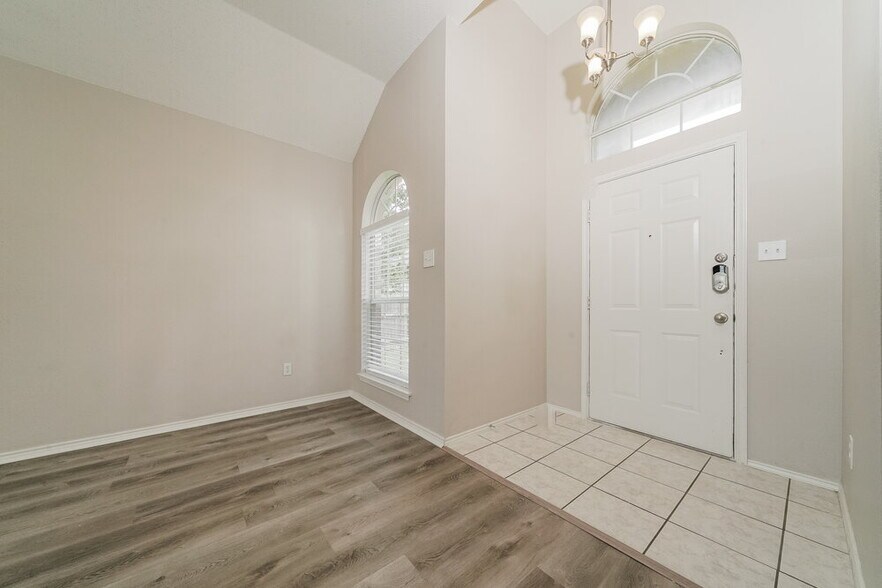 Building Photo - 1705 Green Terrace Dr