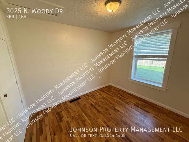 Building Photo - 3025 N Woody Ln