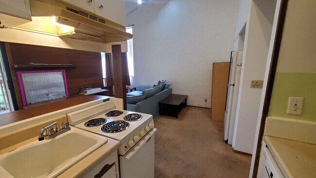Building Photo - 1 BDRM Kings Run Condo w/ HOA Amenities, V...