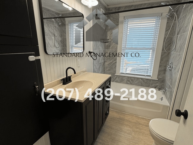 Building Photo - Well Maintained 4 Bedroom Single Family Ho...