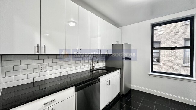 Building Photo - 1803 Riverside Dr