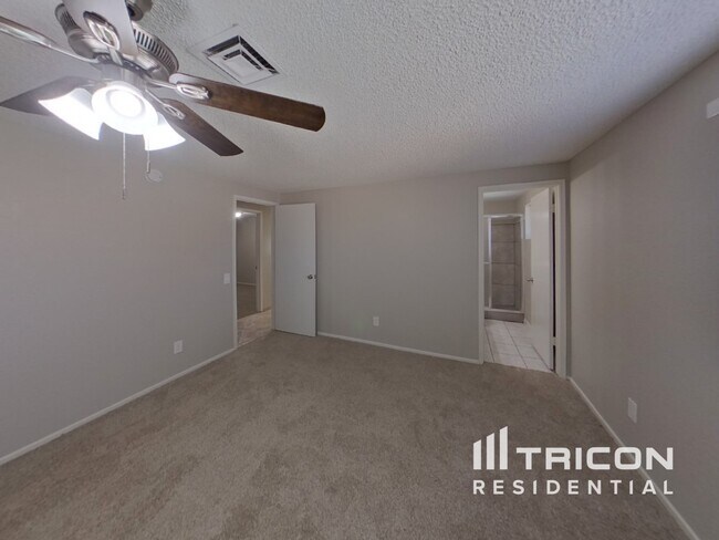 Building Photo - 1618 W Palomino Dr